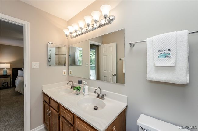 Ensuite bathroom with ensuite bath, toilet, a sink, and double vanity | Image 34
