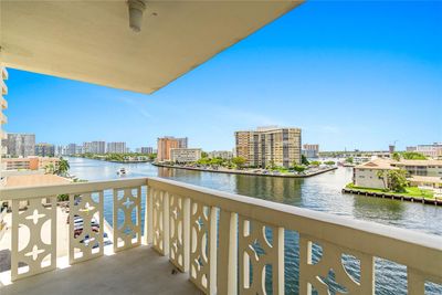 621 - 1817 S Ocean Dr, Condo with 2 bedrooms, 2 bathrooms and null parking in Hallandale Beach FL | Image 3