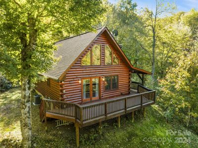 A true D-log mountain cabin with wood burning fire place! | Image 1