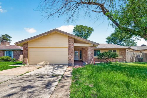 8306 Wayward Rd, Houston, TX, 77064-7926 | Card Image