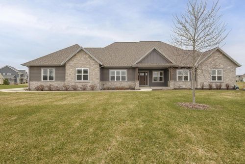 W229N3655 Sterling Court, Pewaukee, WI, 53072 | Card Image