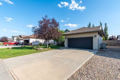 6817 39 A St, House detached with 5 bedrooms, 3 bathrooms and 4 parking in Lloydminster AB | Image 2