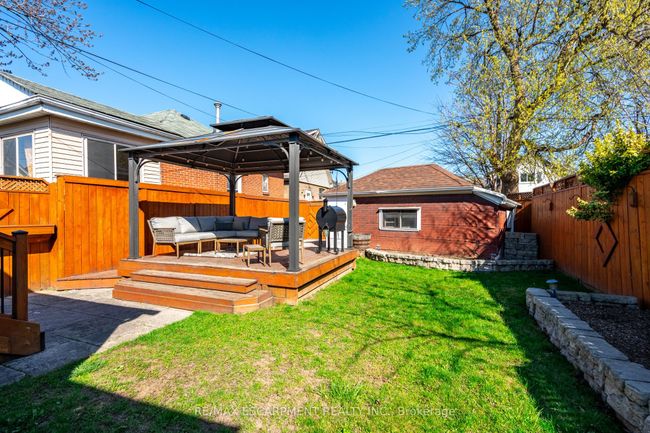 114 London St N, House other with 3 bedrooms, 2 bathrooms and 2 parking in Hamilton ON | Image 30