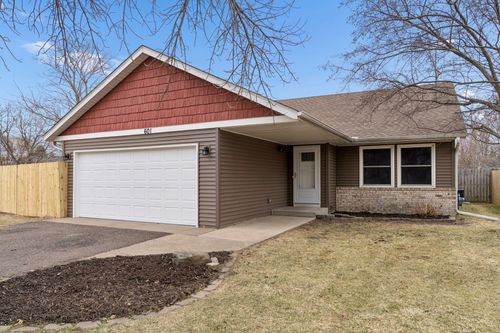 601 Cedar St Sw, Isanti, MN, 55040-7221 | Card Image