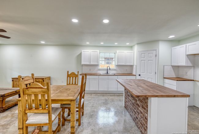 703 W Cargile St, House other with 3 bedrooms, 2 bathrooms and null parking in Uvalde TX | Image 9