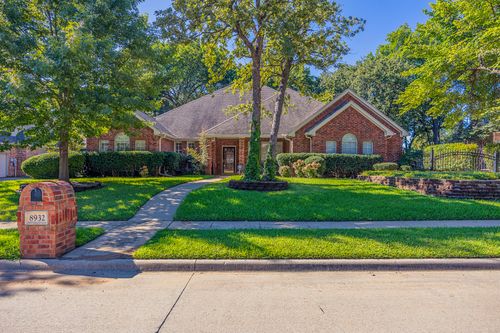 8932 Thornberry Dr, North Richland Hills, TX, 76182-8621 | Card Image