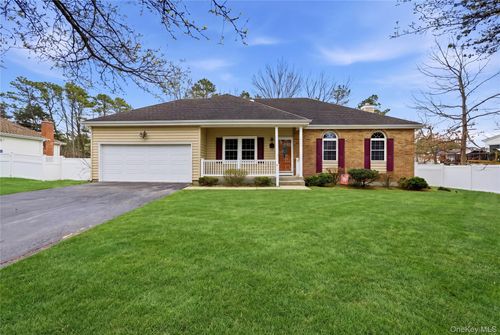 33 Timber Ridge Dr, Coram, NY, 11727-2431 | Card Image