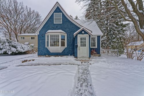 7 Pinehurst Rd, Colonie, NY, 12205-5111 | Card Image