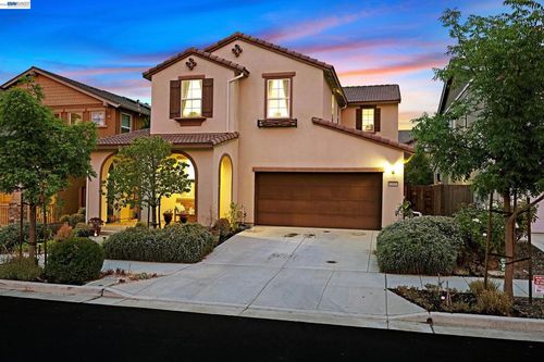 6460 Godani St, Gilroy, CA, 95020-2719 | Card Image