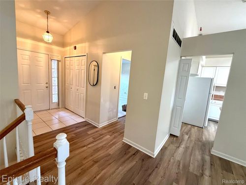 2256 Fairway Cir, Canton, MI, 48188-2089 | Card Image