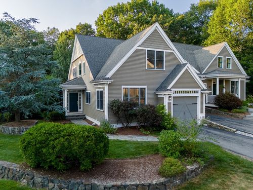 27-27 Green Meadow Dr, Reading, MA, 01867-4608 | Card Image