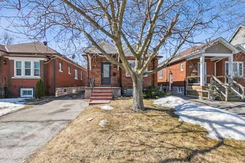 96 Third St, Etobicoke, ON, M8V2X9 | Card Image