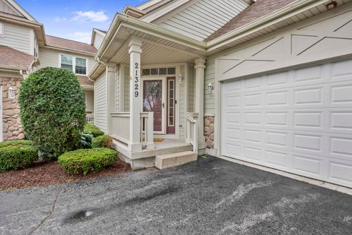 0-21329 Windy Hill Dr, Frankfort, IL, 60423-8621 | Card Image