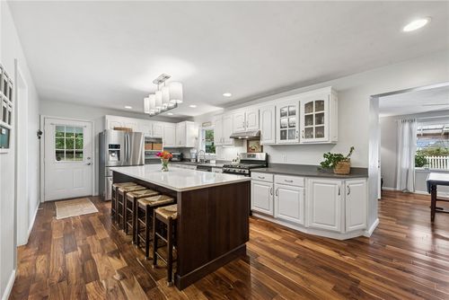 100 Howell Ln, Jeannette, PA, 15644-4621 | Card Image