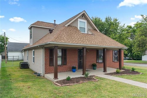 1403 Montrose Ave, Saint Louis, MO, 63104-1833 | Card Image