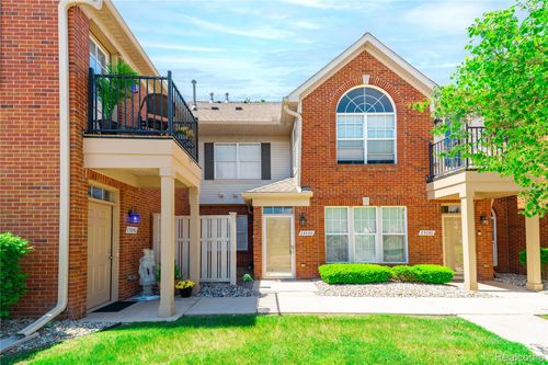 15-23030 Williamsburg Cir, Woodhaven, MI, 48183-4020 | Card Image