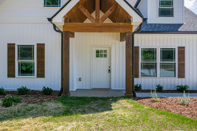 1020 Loggins Rd, House other with 4 bedrooms, 3 bathrooms and 1 parking in Charlotte TN | Image 4