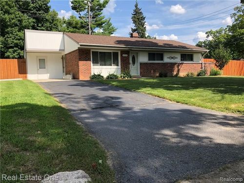 4738 Halberd St, Commerce Twp, MI, 48382-2611 | Card Image