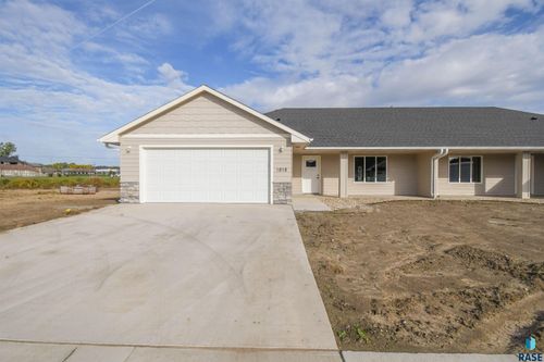 1818 S Daylight Dr, Sioux Falls, SD, 57110-6915 | Card Image