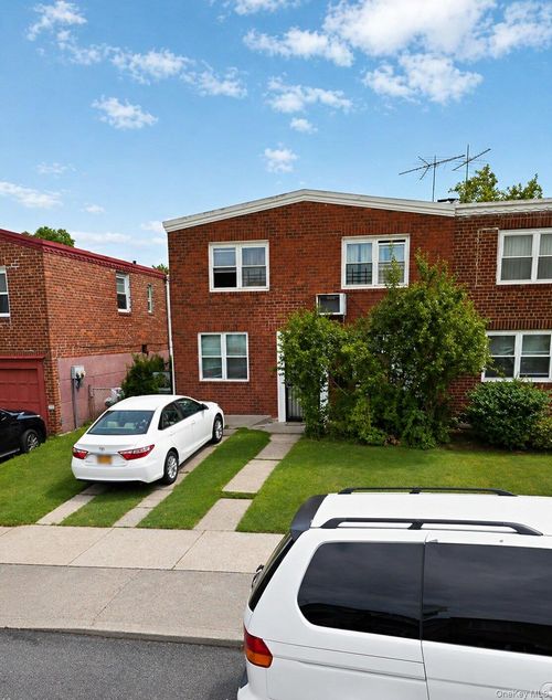 2227 93rd St, East Elmhurst, NY, 11369-1122 | Card Image