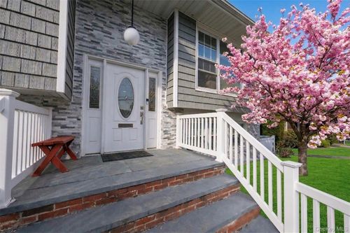 1061 Fordham Ln, Woodmere, NY, 11598-1013 | Card Image