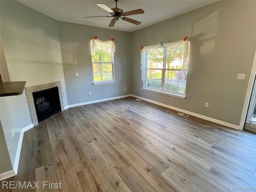 43203 Strand Dr, Sterling Heights, MI, 48313-2753 | Card Image