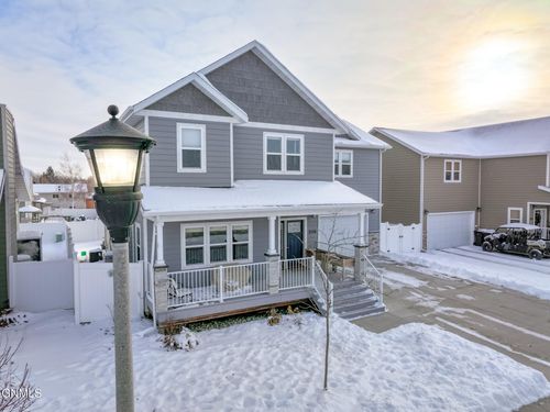 2006 18th Ave W, Williston, ND, 58801-2578 | Card Image