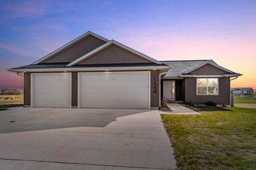 1124 Lozmar Ln, Shell Rock, IA, 50670-9622 | Card Image