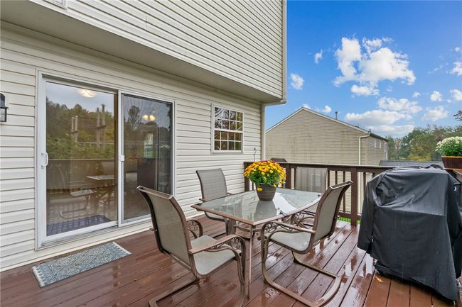 927 Castlegate Cir, House other with 3 bedrooms, 3 bathrooms and 2 parking in Greensburg PA | Image 22