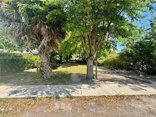 629 Nw 65th St, Miami, FL, 33150-4313 | Card Image