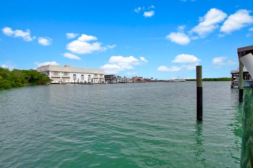 101 Pago Pago Dr E, NAPLES, FL, 34113-8619 | Card Image