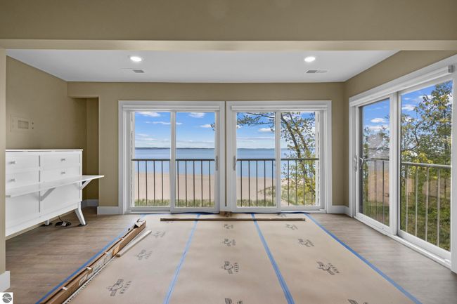 3 - 9200 N Bayshore Dr, House other with 1 bedrooms, 2 bathrooms and null parking in Elk Rapids MI | Image 11