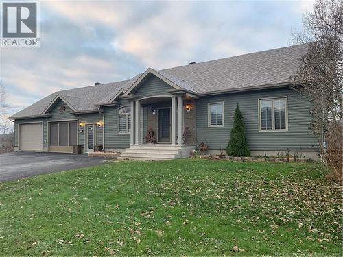 18 Rue Principale, Sainte Anne de Madawaska, NB, E7E1B5 | Card Image