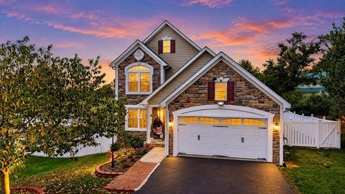 33 Fox Crest Rdg, Staunton, VA, 24401-9203 | Card Image