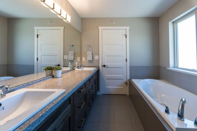 10553 248 St, House other with 5 bedrooms, 4 bathrooms and 4 parking in Maple Ridge BC | Image 8