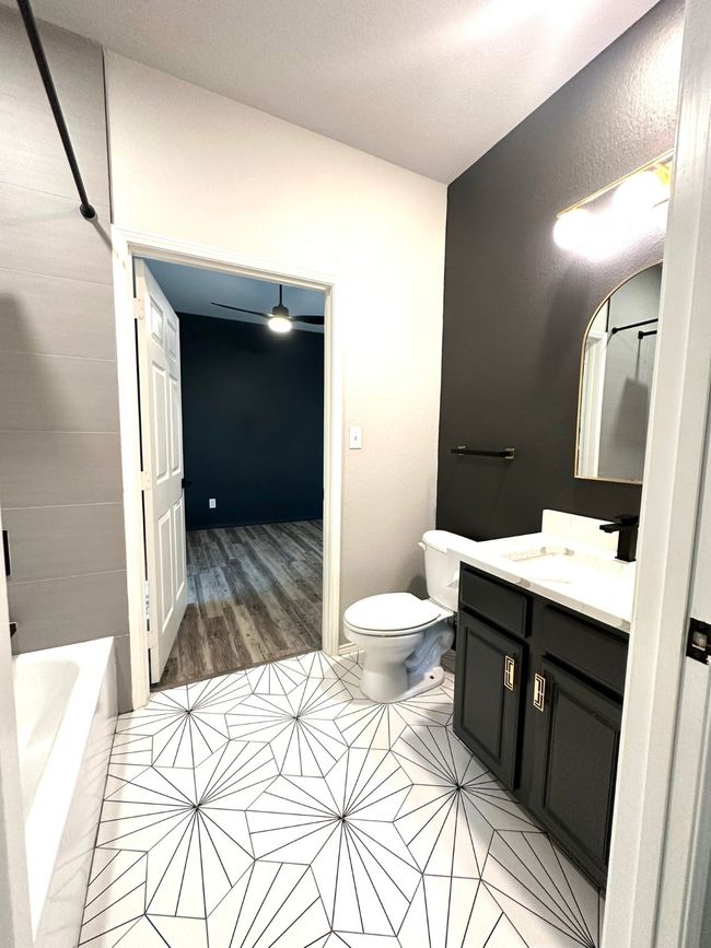 901 Se 10 Th St, Home with 3 bedrooms, 2 bathrooms and null parking in Grand Prairie TX | Image 25