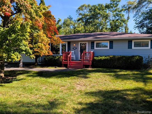 567 Pine Tree Rd, Lake Orion, MI, 48362-2548 | Card Image
