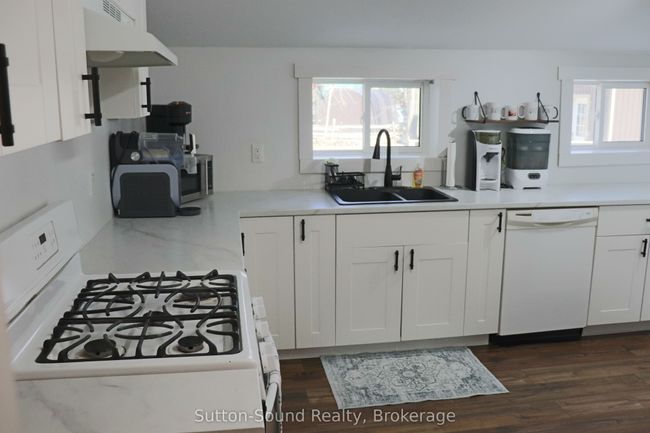 31 Yonge St S, House other with 4 bedrooms, 2 bathrooms and 4 parking in Tara ON | Image 11