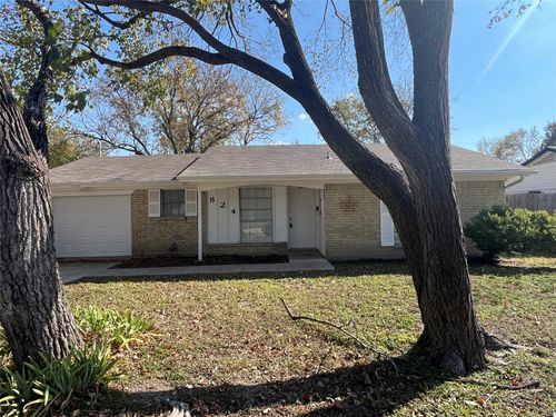 824 Johnnie Row, Seagoville, TX, 75159-1744 | Card Image