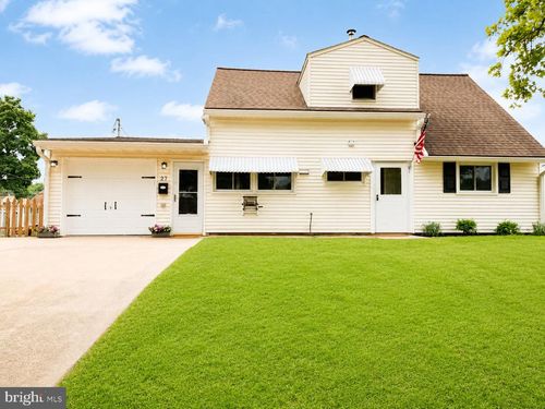 27 River Ln, LEVITTOWN, PA, 19055-1408 | Card Image