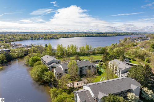 205-621 Riverine Dr, Traverse City, MI, 49684-3275 | Card Image
