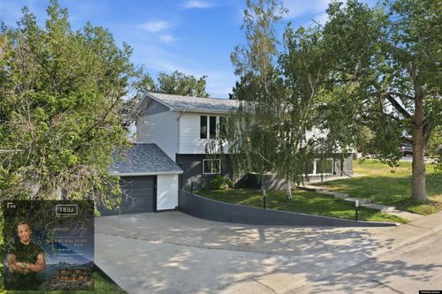 615 W Fir St, Glenrock, WY, 82637-5136 | Card Image
