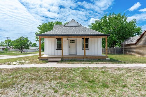 339 S Briarwood St, Norwich, KS, 67118-9372 | Card Image