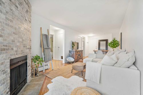 207-2218 30 St Sw, Calgary, AB, T3E2L8 | Card Image