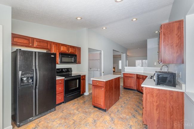 5406 Scarletoak Dr, Condo with 2 bedrooms, 2 bathrooms and null parking in Cincinnati OH | Image 7