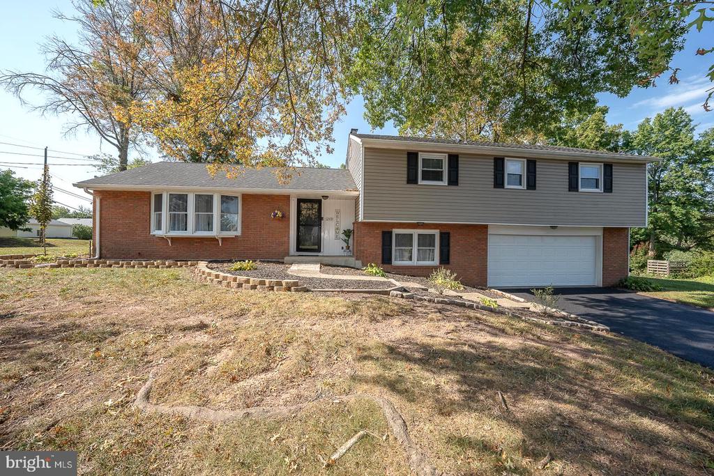 Lynn Dr, Pottstown, PA 19464