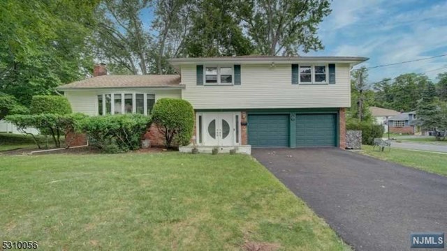 Wessman Dr, West Orange, NJ 07052