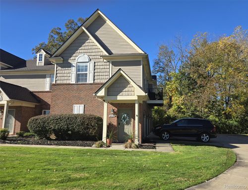 27239 Hidden Oaks Dr, Brownstown Twp, MI, 48183-3061 | Card Image
