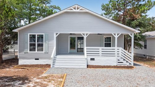 137 Ne 31st St, Oak Island, NC, 28465-5918 | Card Image
