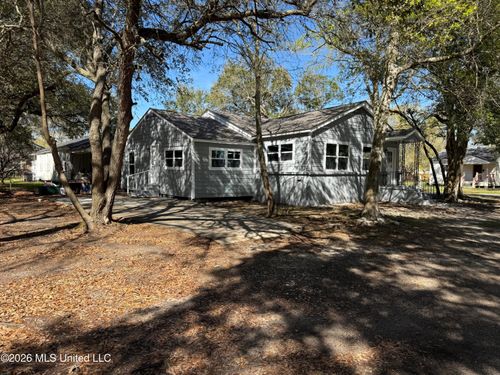 1811 Wilson Ave, Pascagoula, MS, 39567-5761 | Card Image